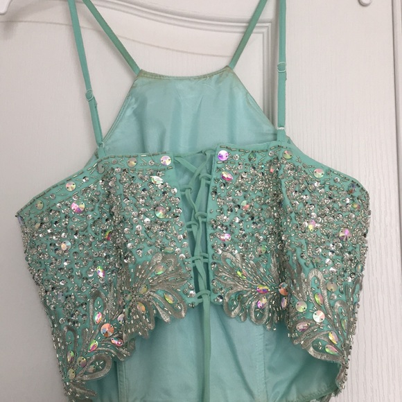 PROM DRESS👗🙊 - Picture 3 of 4